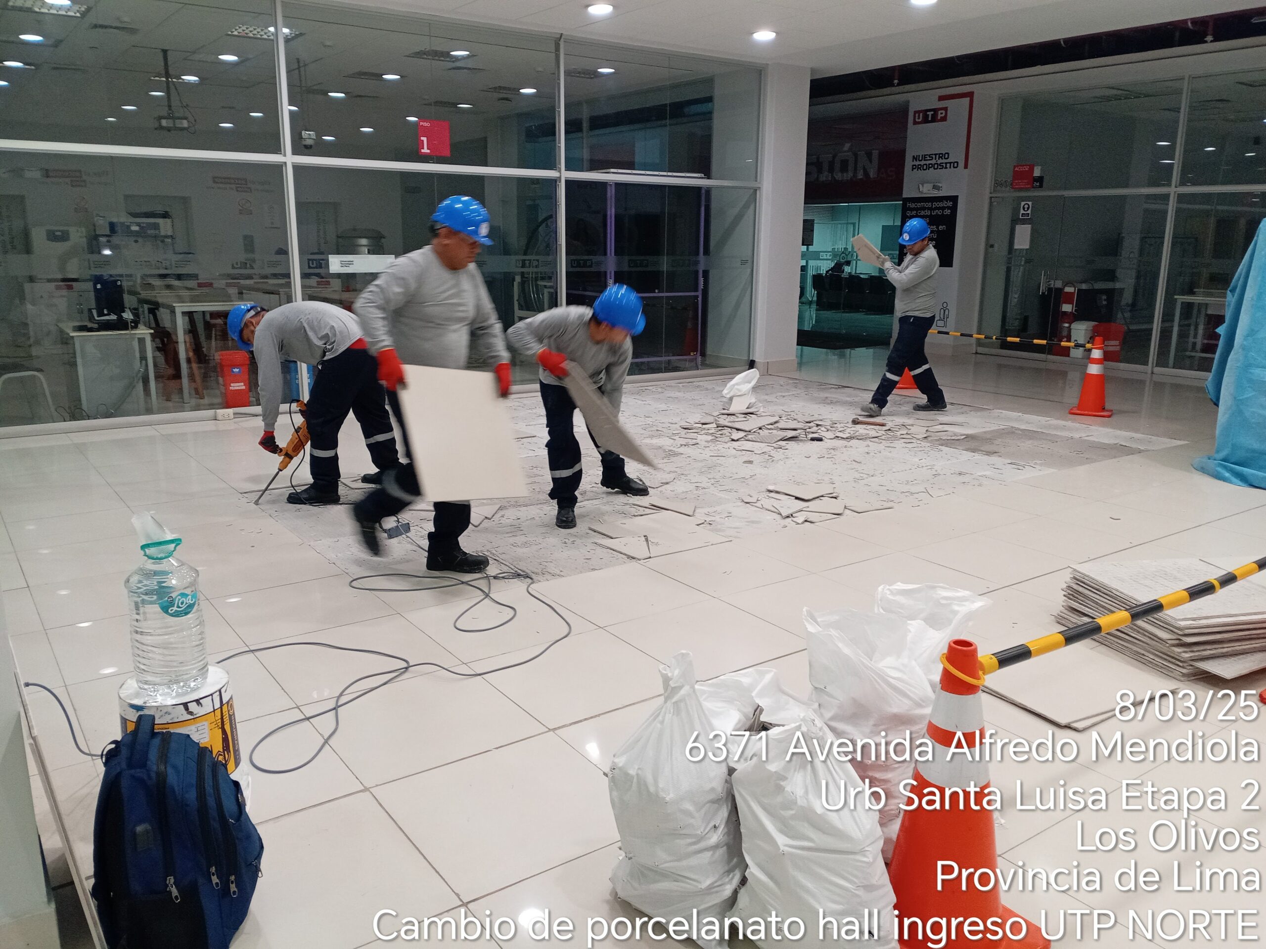 cambio de porcelanato hall ingreso utp norte